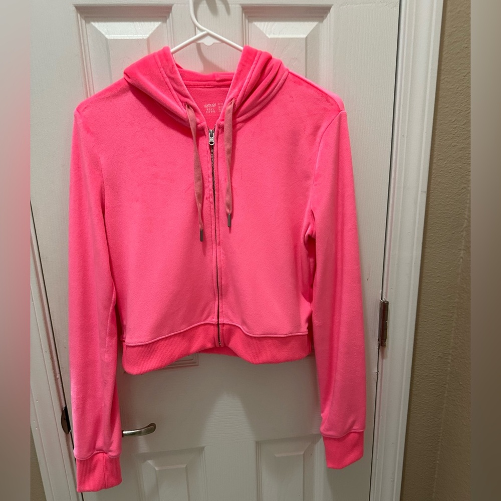 Aerie hot pink Velour Cropped Hoodie
Jacket size medium - Picture 11 of 12
